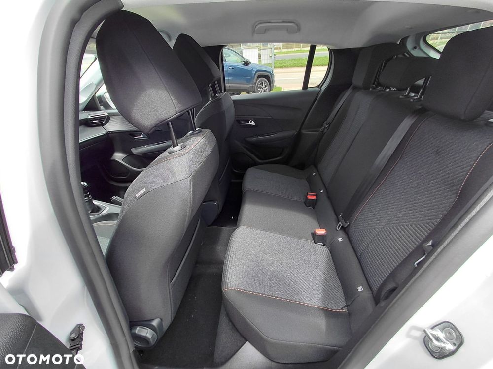 Peugeot 208 - 17
