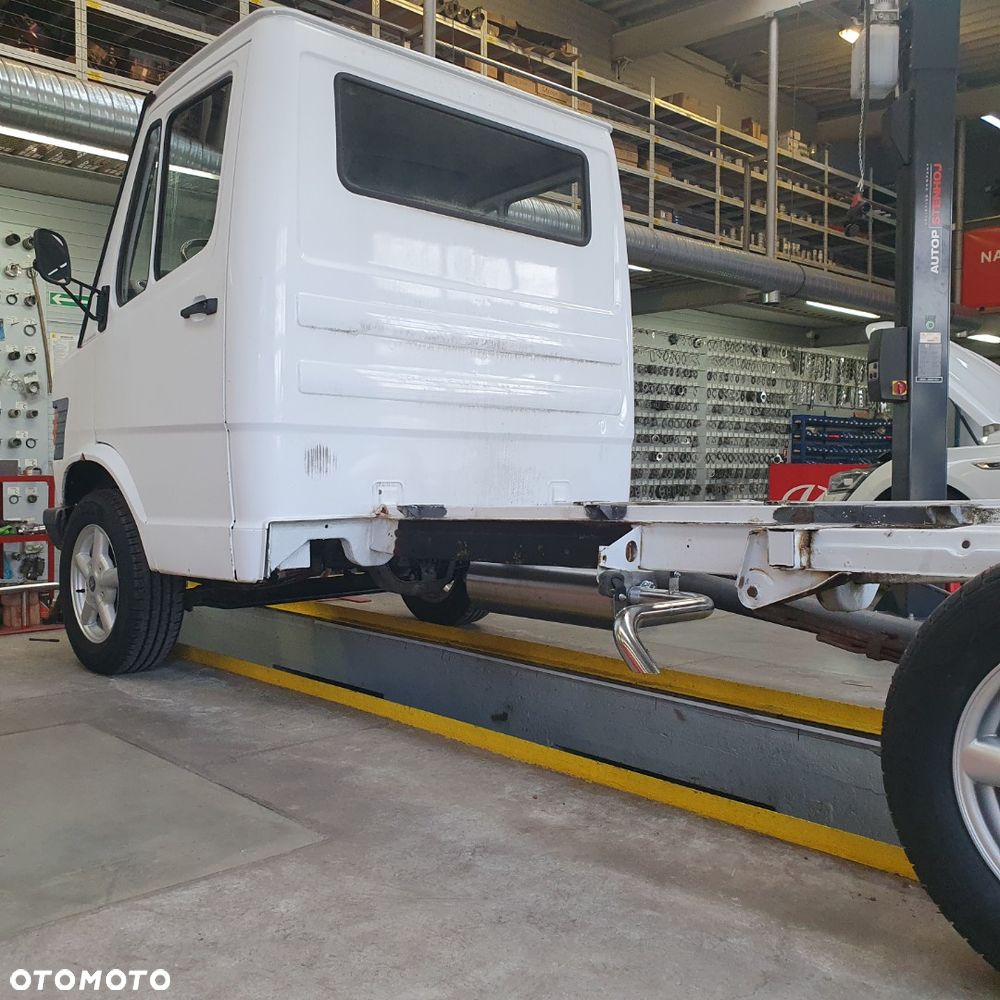 Mercedes-Benz 310D - 2