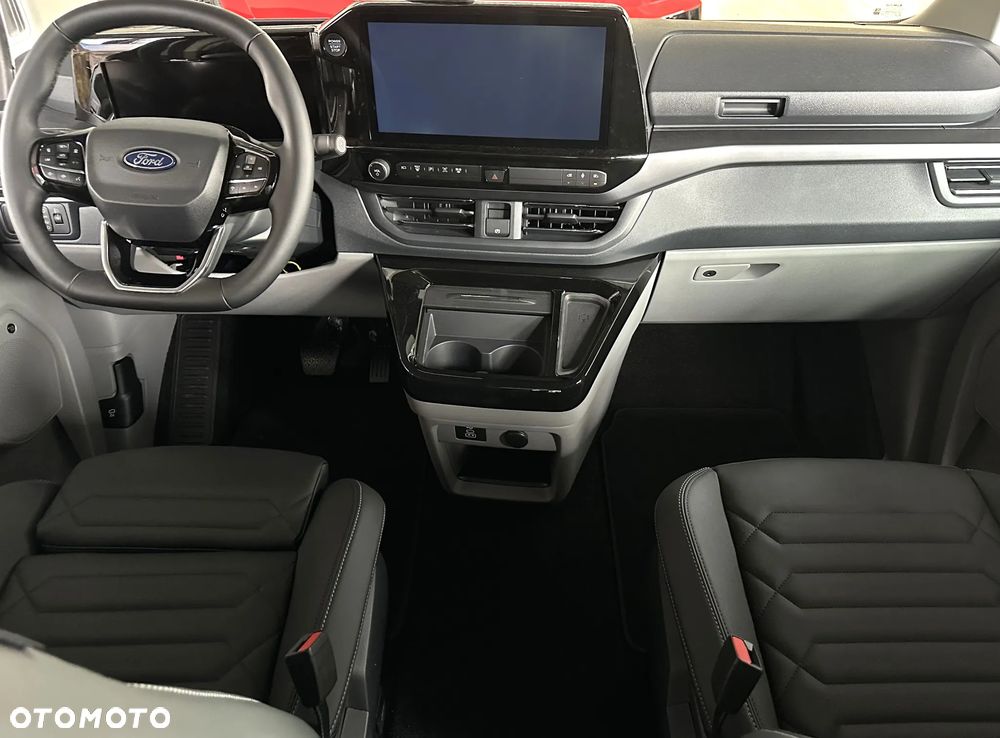 Ford Tourneo Custom - 8