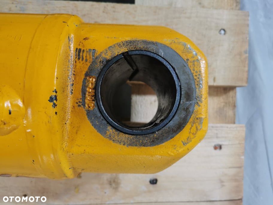 JCB 530-70 {Cylinder hydrauliczny poziomowania} - 5
