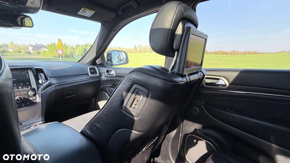 Jeep Grand Cherokee - 25