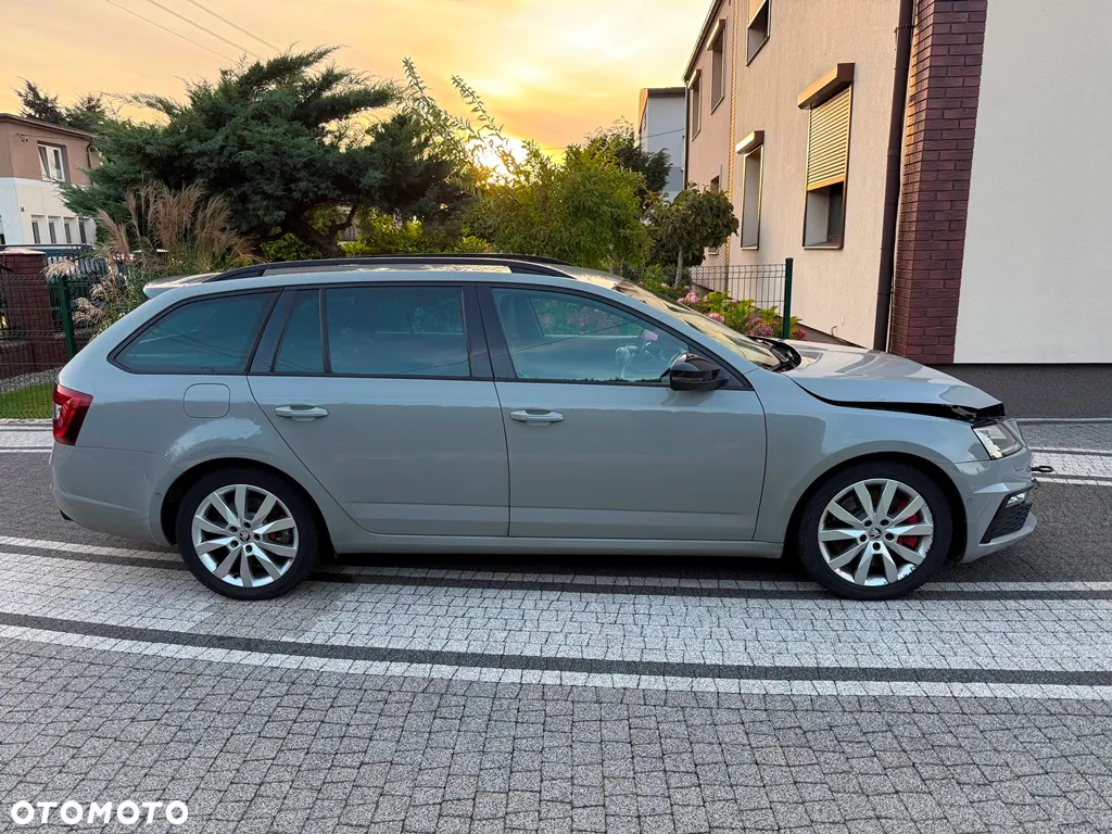 Skoda Octavia Combi 2.0 TSI DSG RS First Edition - 10