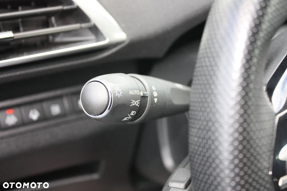 Peugeot 3008 Hybrid4 300 e-EAT8 GT - 32