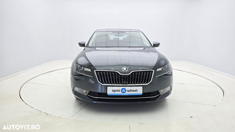 Skoda Superb 2.0 TDI DSG Ambition - 2