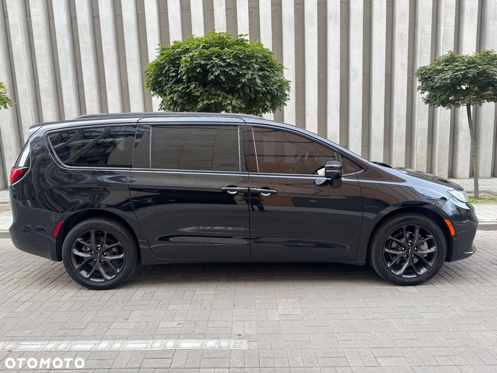 Chrysler Pacifica - 5
