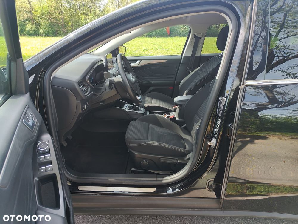 Ford Focus SW 1.0 EcoBoost Titanium - 11