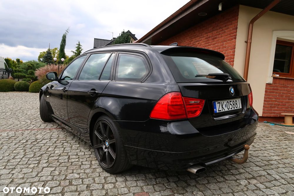 BMW Seria 3 318d Touring - 13
