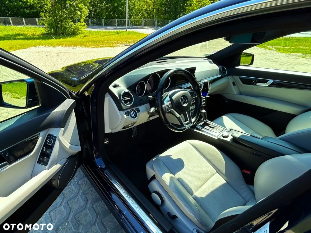 Mercedes-Benz Klasa C 200 CGI Automatik BlueEFFICIENCY Avantgarde - 13