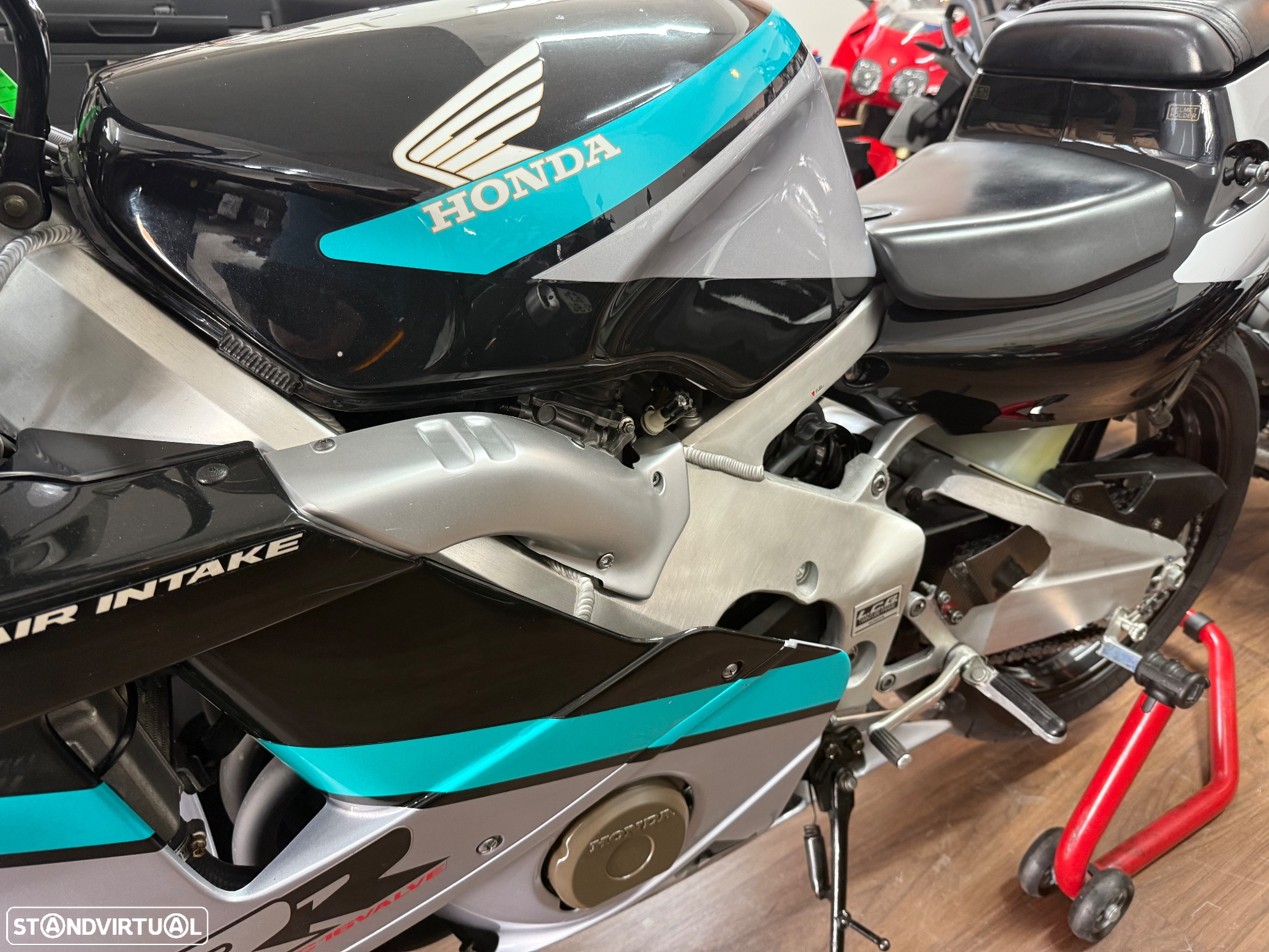 Honda CBR 400 RR - 19