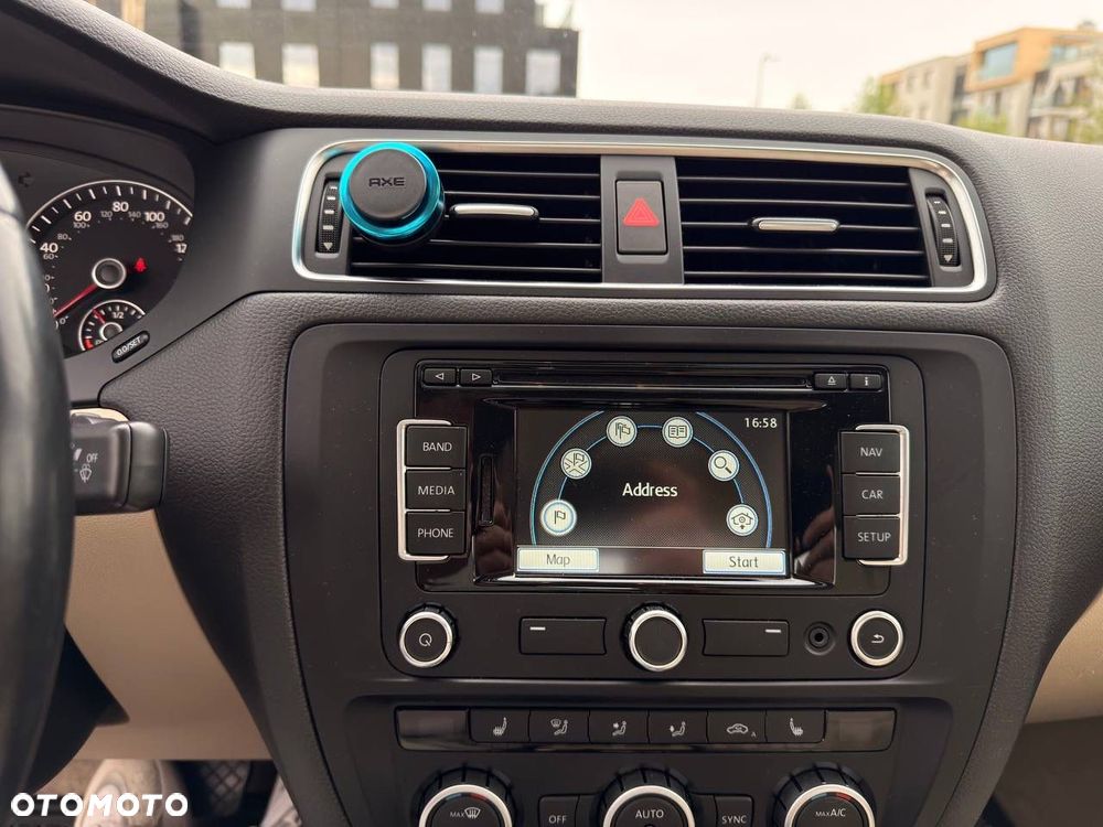 Volkswagen Jetta - 6