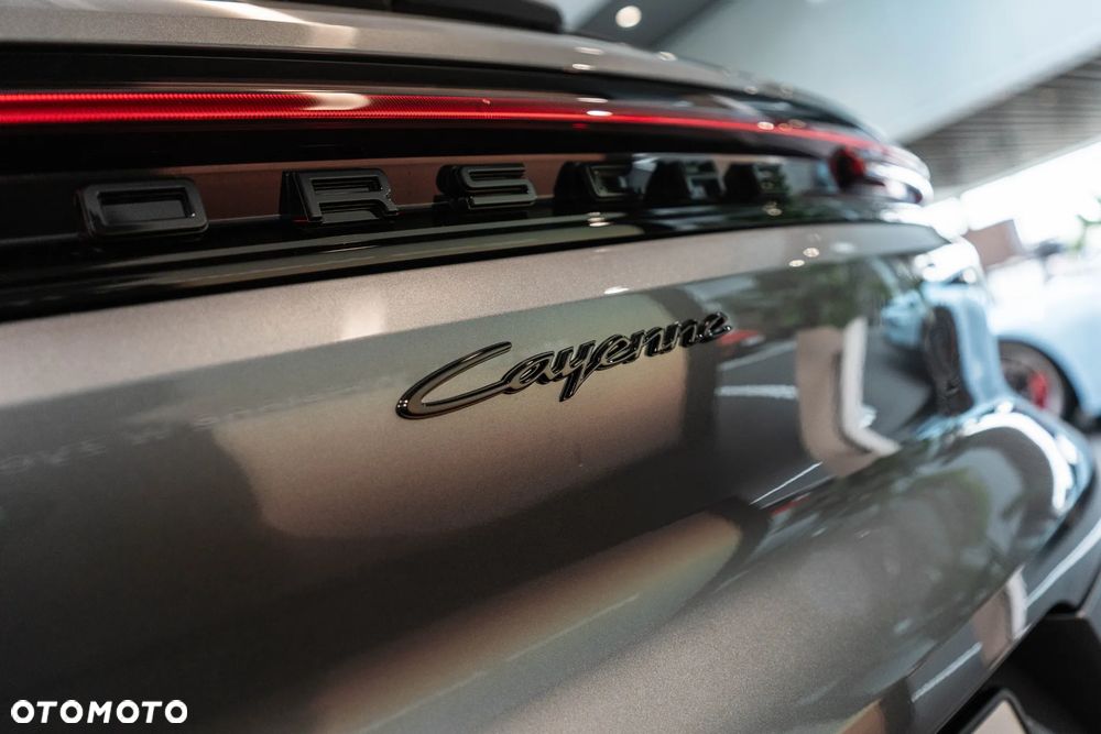 Porsche Cayenne E-Hybrid PHEV Black Edition - 38