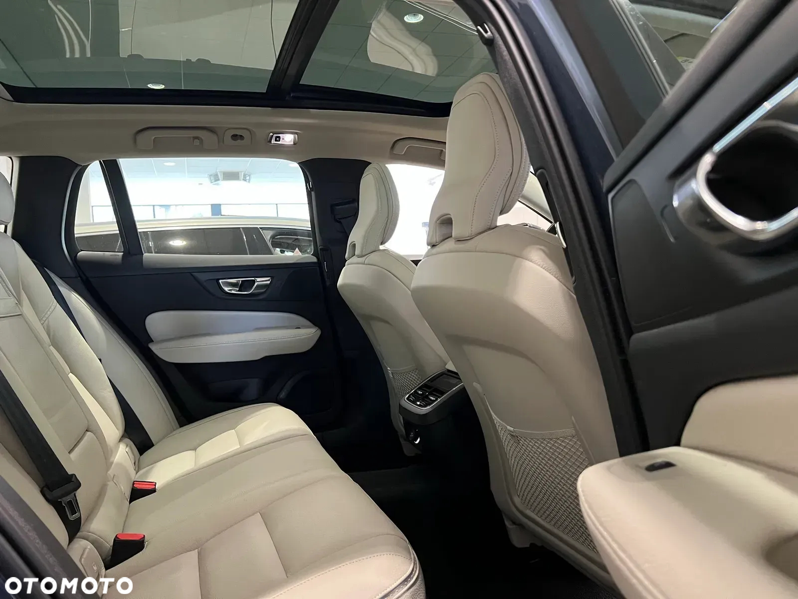 Volvo V60 Cross Country T5 AWD - 10