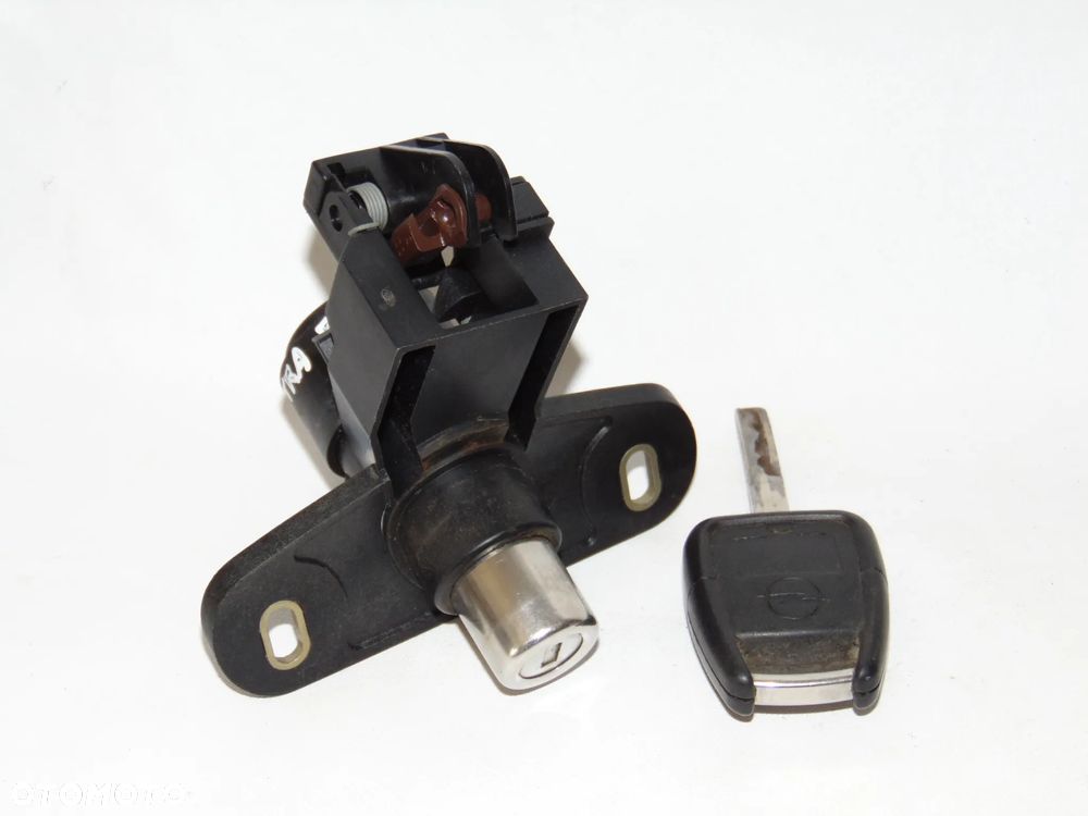 ORYGINAŁ zamek tylny wkładka tylna klapy bagażnika tył Opel Vectra B sedan 95-99r - 1