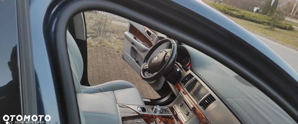 Jaguar XF 2.7 V6 Premium Luxury - 36