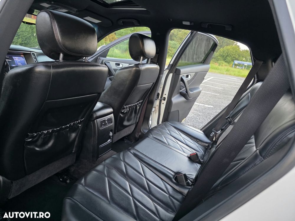 Infiniti QX70 - 18