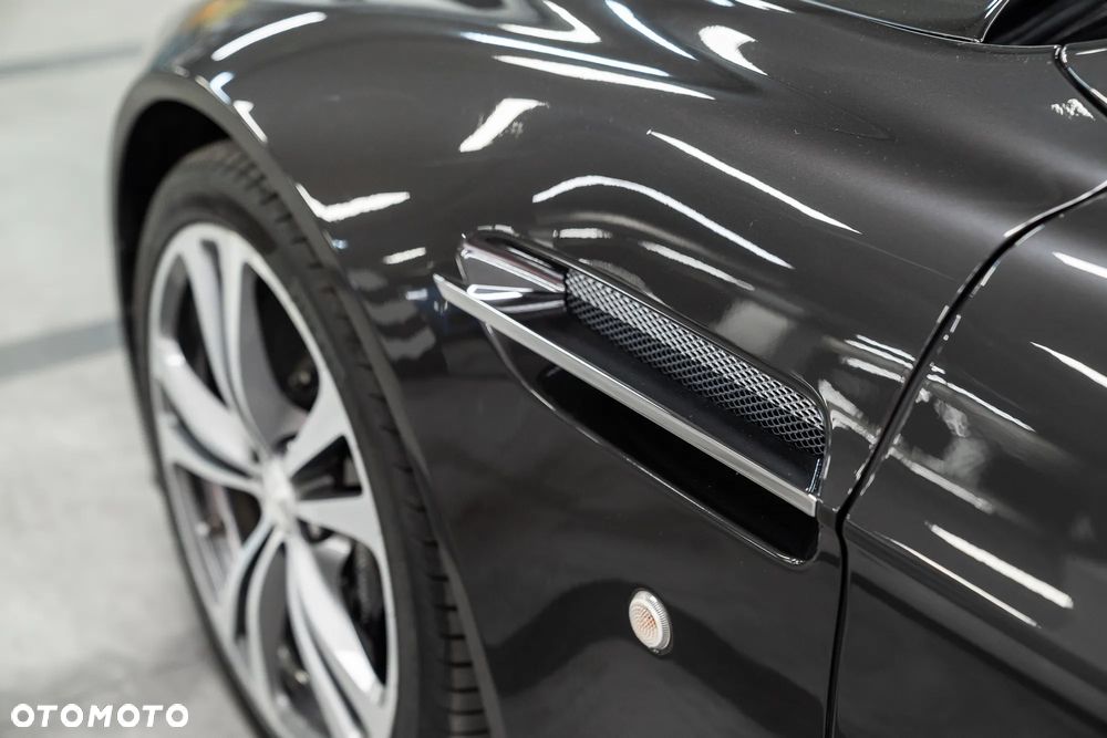 Aston Martin V12 Vantage - 7