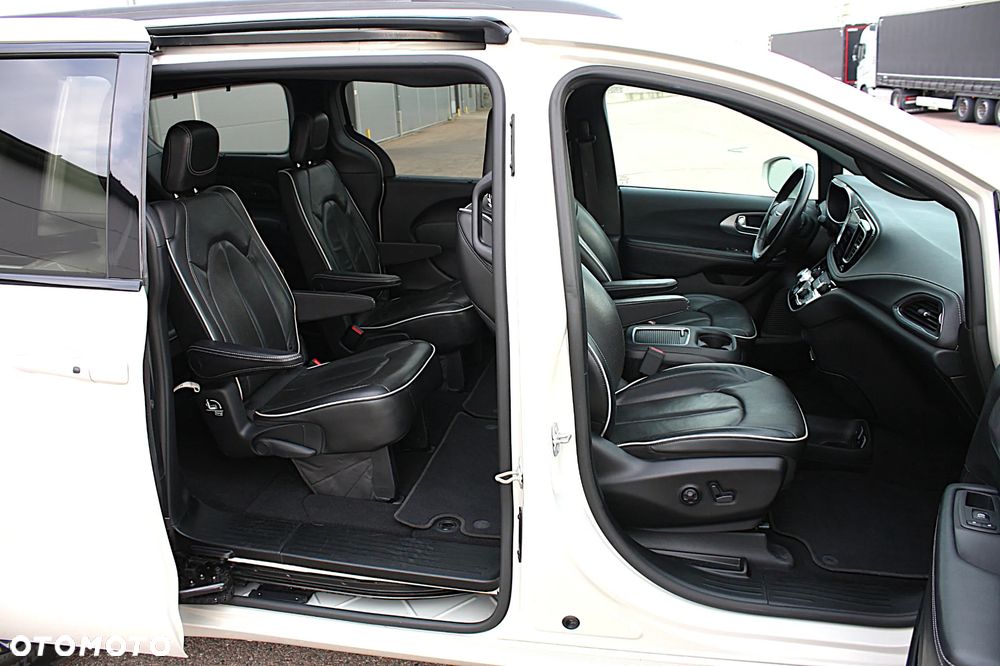 Chrysler Pacifica - 23