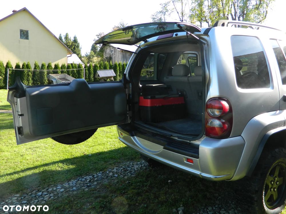 Jeep Cherokee - 16