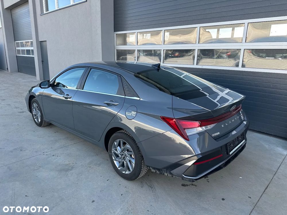 Hyundai Elantra 1.6 Smart CVT - 4