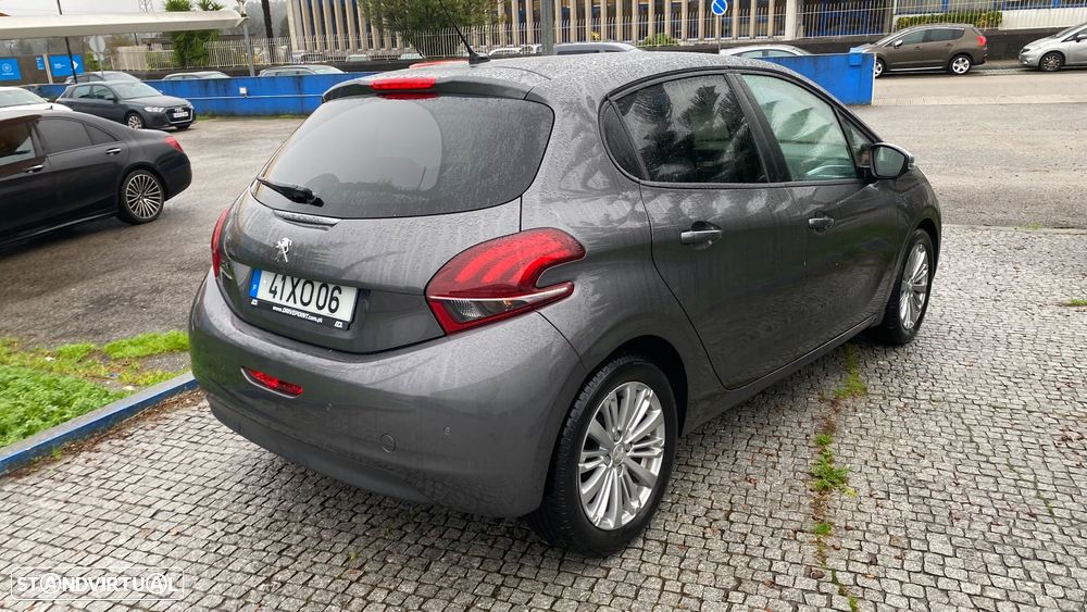 Peugeot 208 1.2 PureTech Signature - 8