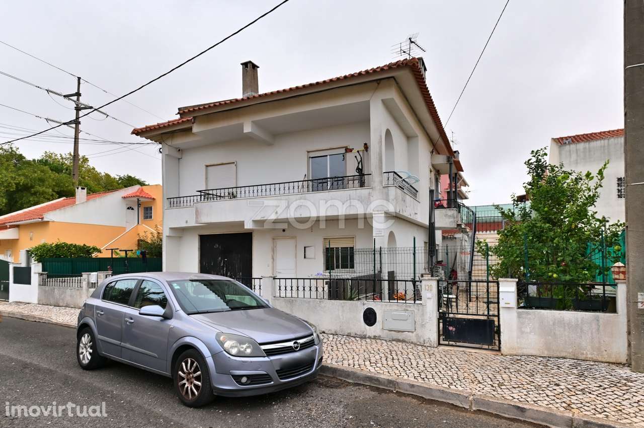 Moradia T4+2 com sótão, garagem e anexo em Matos Cheirinhos - Grande imagem: 2/49