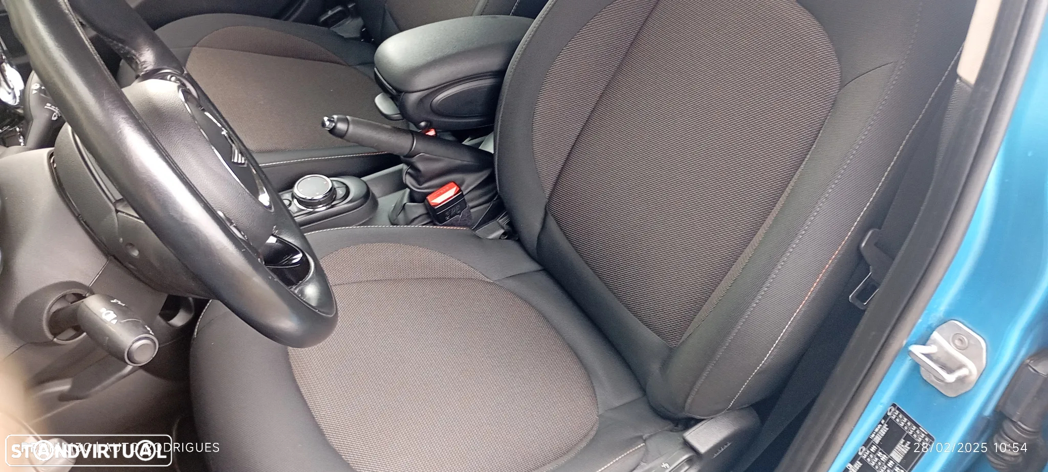MINI 5 Portas Cooper D Aut. - 16