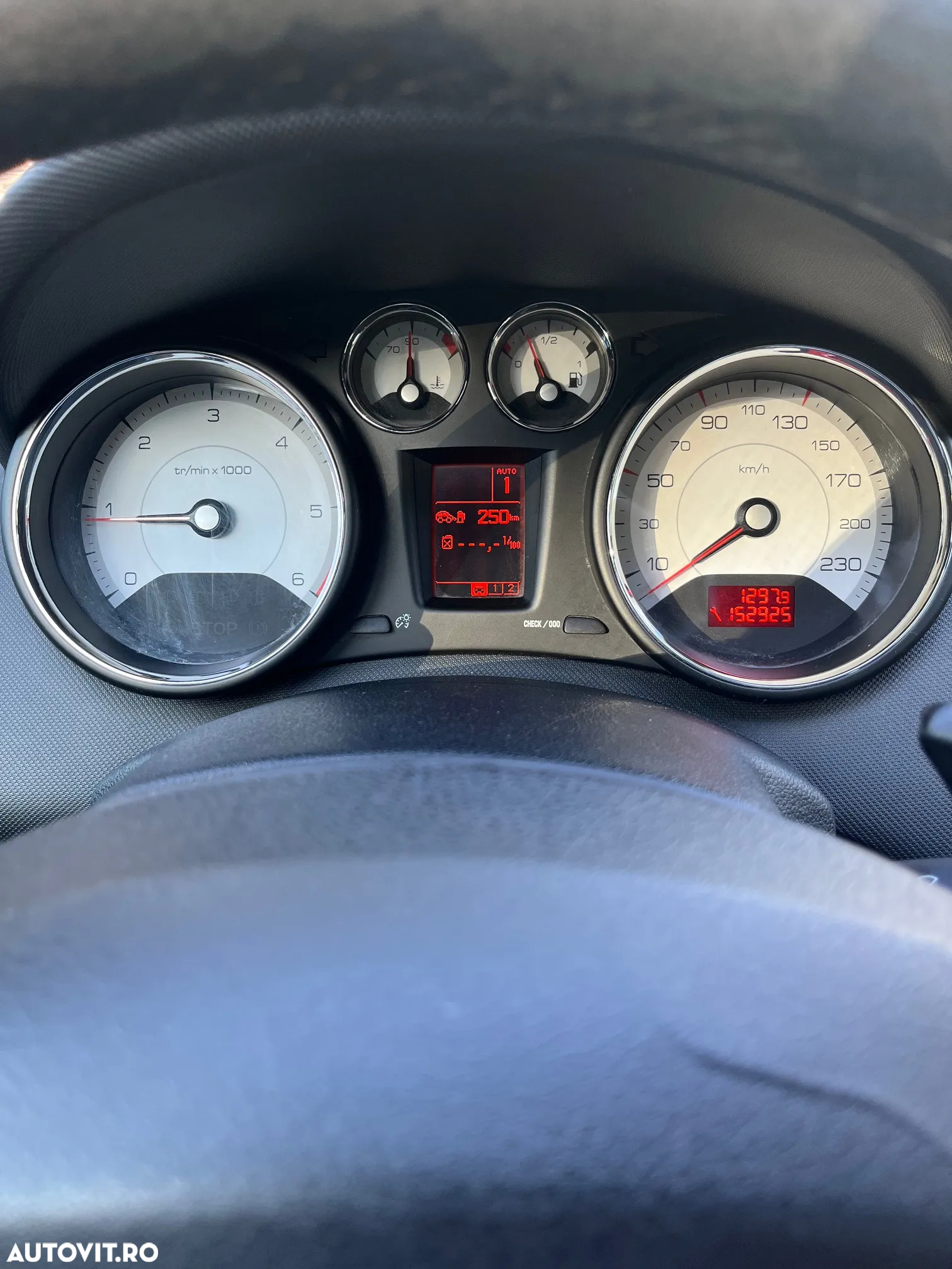 Peugeot 308 1.6HDi Premium Pack Aut - 10