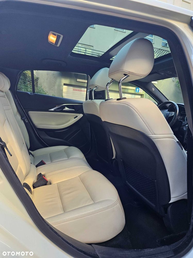 Infiniti Q30 - 8