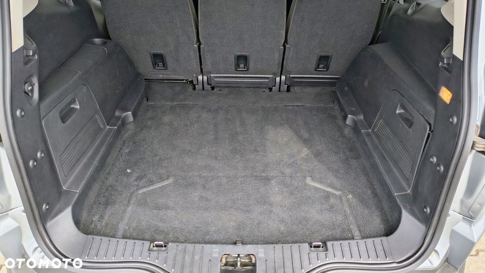 Ford S-Max - 13