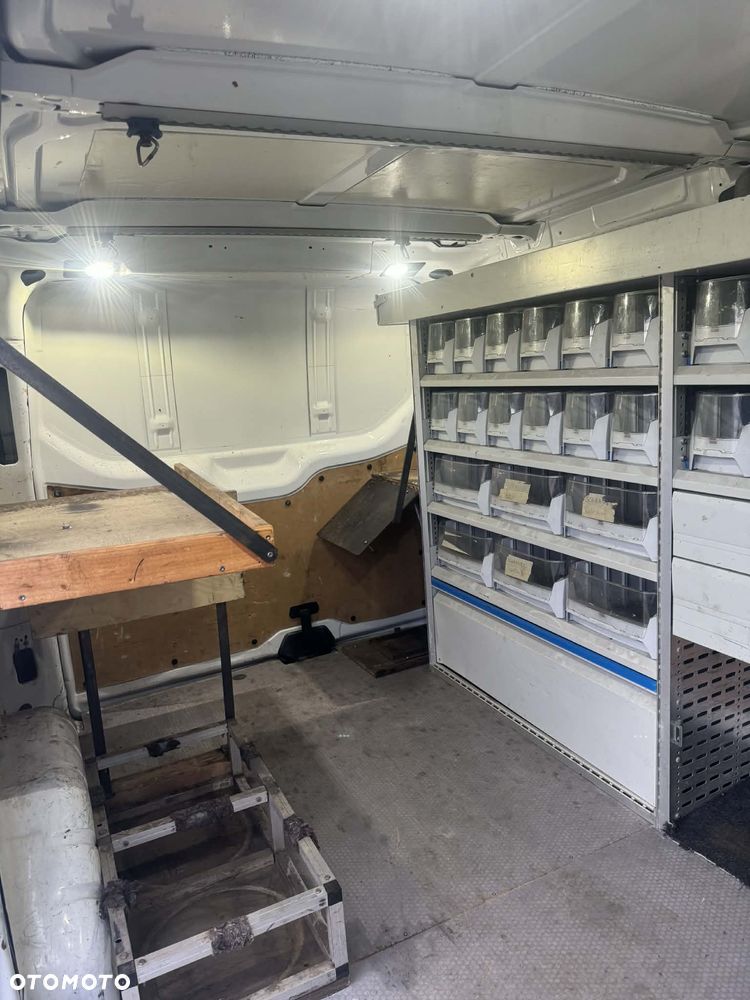 Ford TRANSIT CUSTOM - 17