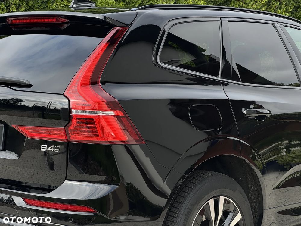 Volvo XC 60 B4 D AWD Plus Dark - 38