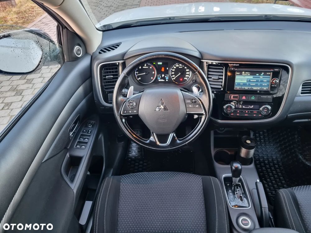 Mitsubishi Outlander 2.2 DI-D Intense + SDA 4WD - 26