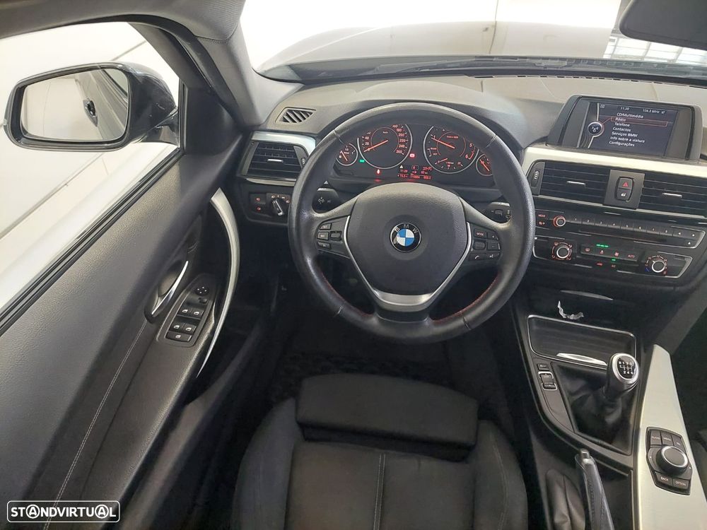 BMW 320 d Line Sport - 11
