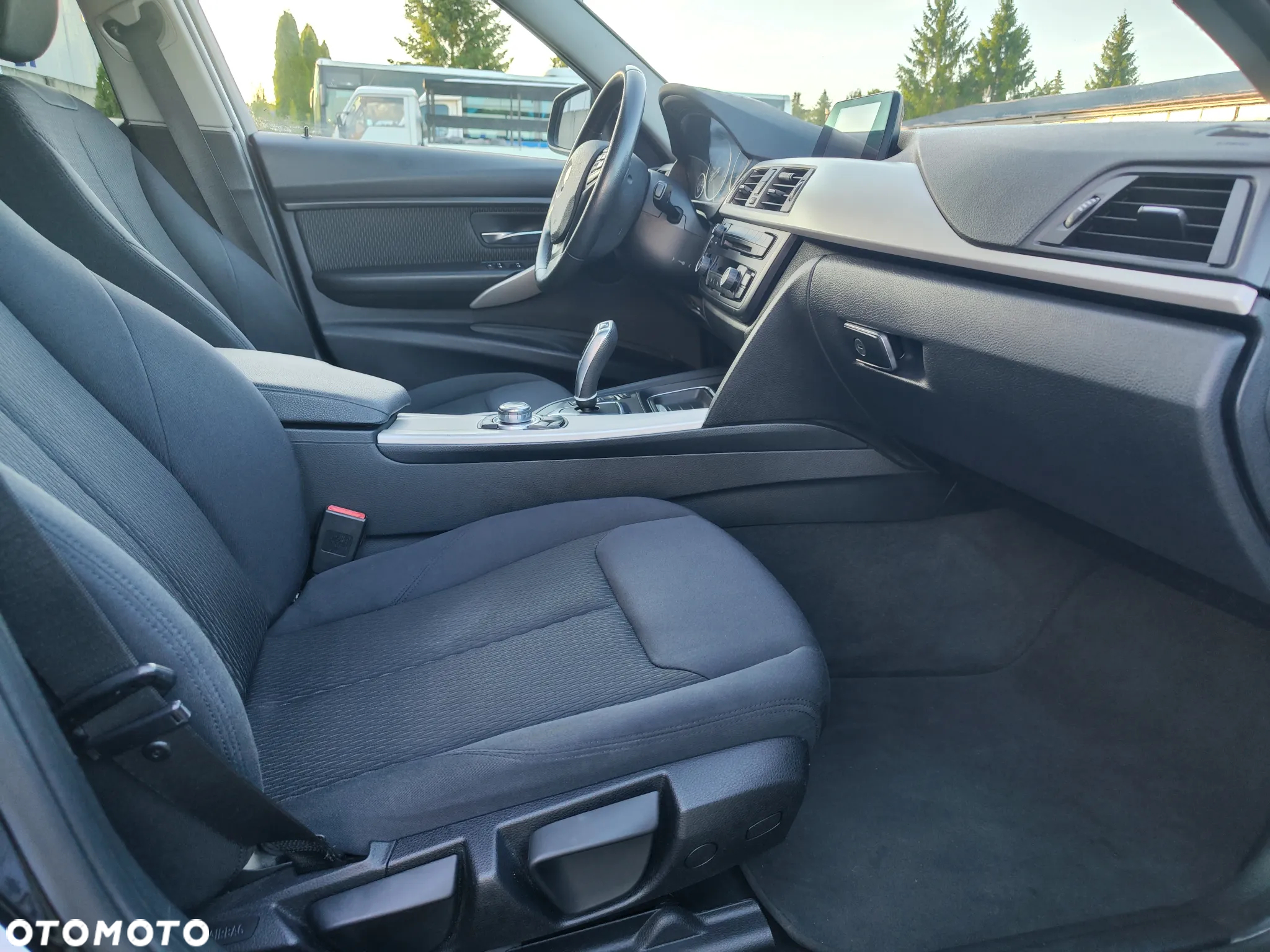 BMW Seria 3 318d Touring - 6