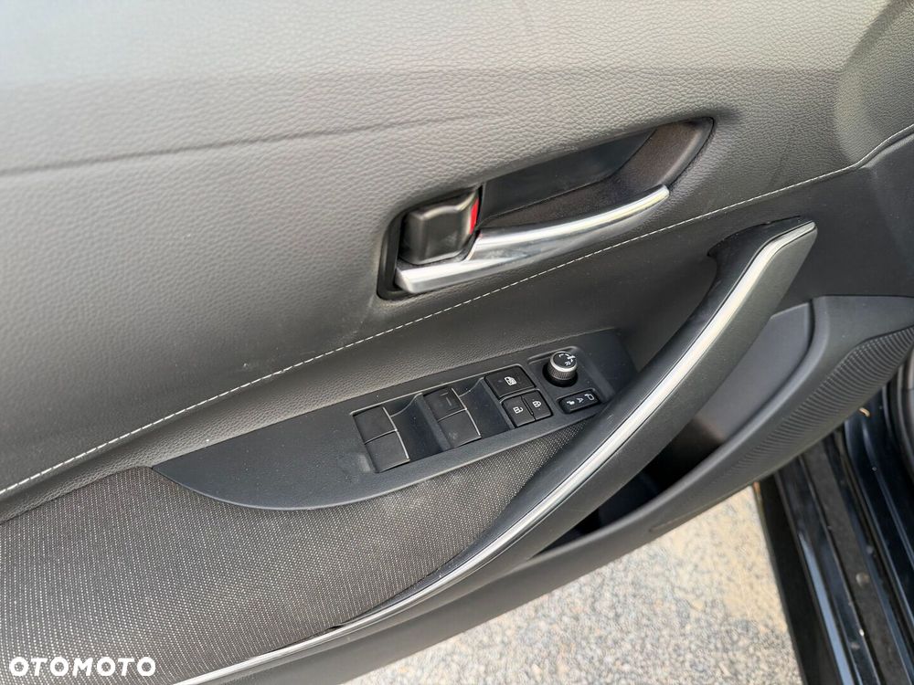Toyota Corolla 2.0 Hybrid Comfort - 23