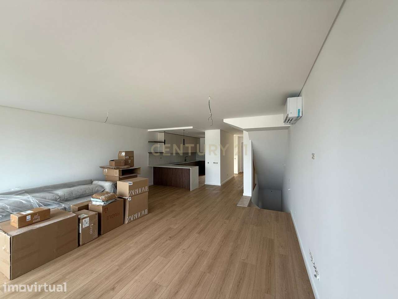 Moradia em Banda T3+1|Garagem|Terraço|Loures - Grande imagem: 3/18