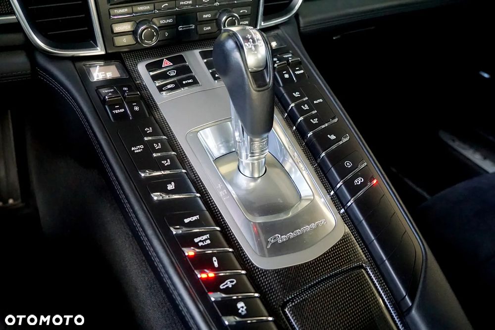 Porsche Panamera GTS PDK - 34