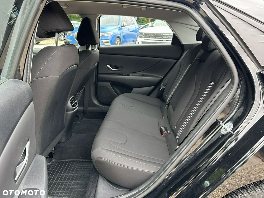 Hyundai Elantra - 17