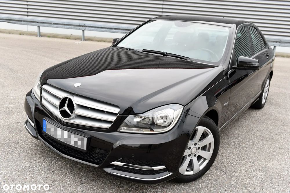 Mercedes-Benz Klasa C 180 BlueEFFICIENCY Avantgarde - 2