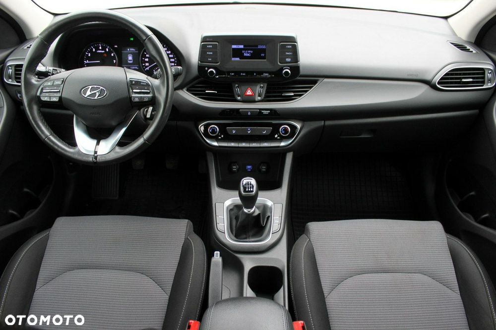 Hyundai i30 1.5 DPI Classic + - 10