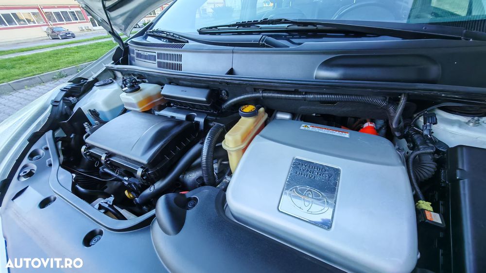 Toyota Prius (Hybrid) Sol - 18