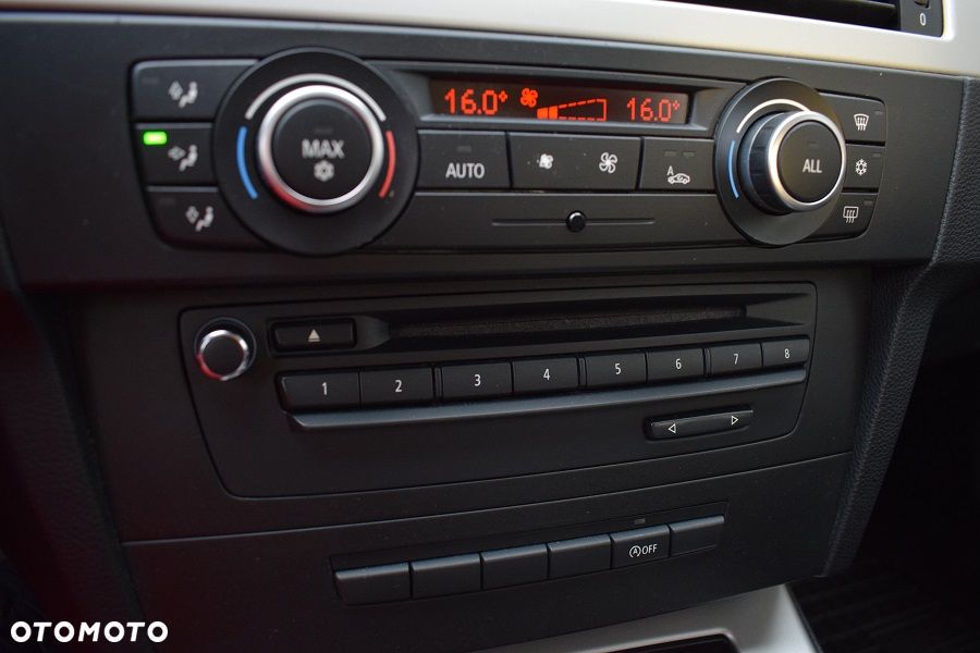 BMW Seria 3 318d DPF Edition Lifestyle - 14