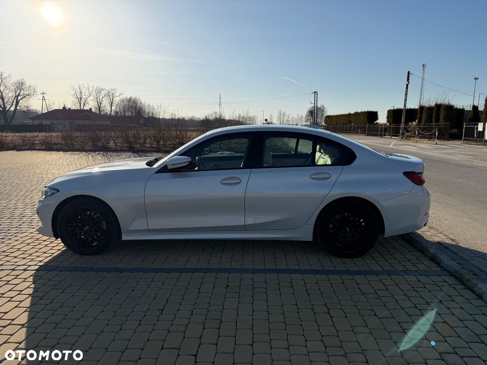 BMW Seria 3 330i xDrive Sport Line - 7