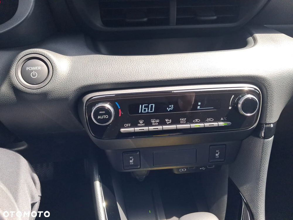 Toyota Yaris Hybrid 1.5 Style - 13