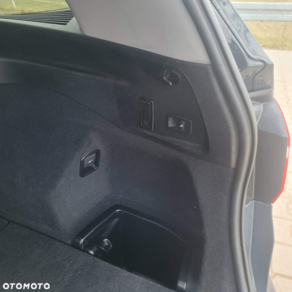 BMW Seria 2 218d - 13