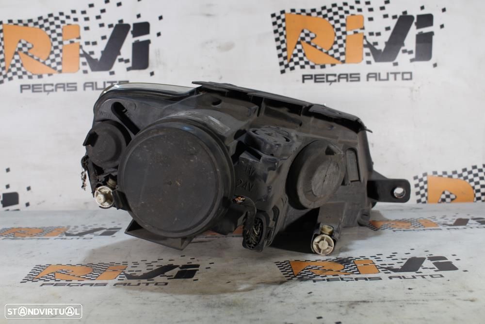 Ótica / Farol Esquerdo Volkswagen Passat (3C2)  3C0941005ad / 89316410 - 3