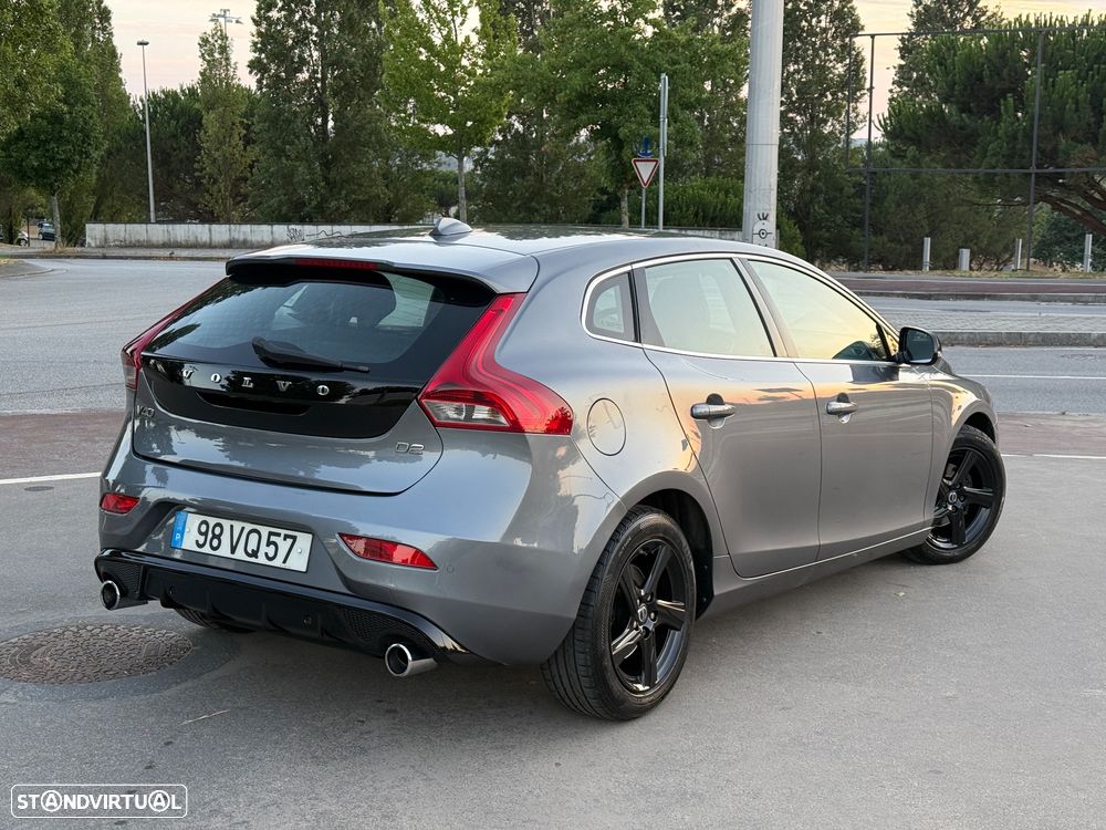 Volvo V40 D2 R Design — fotografia 6