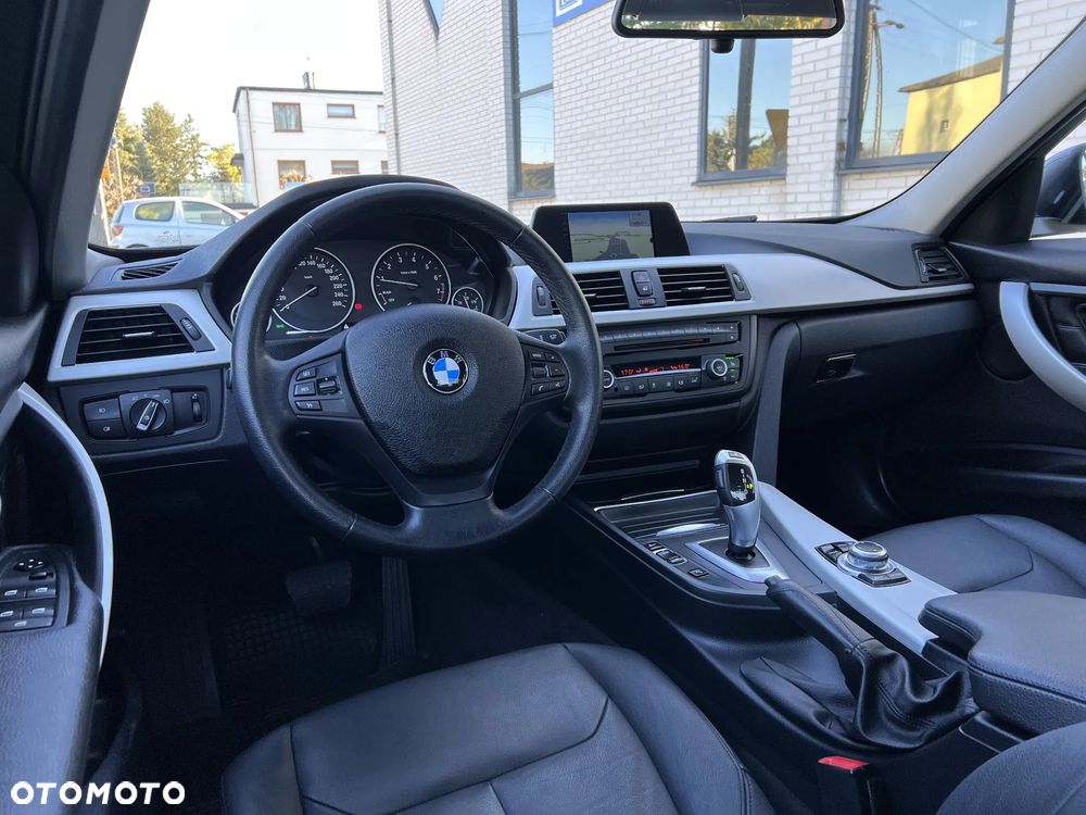 BMW Seria 3 316i - 29