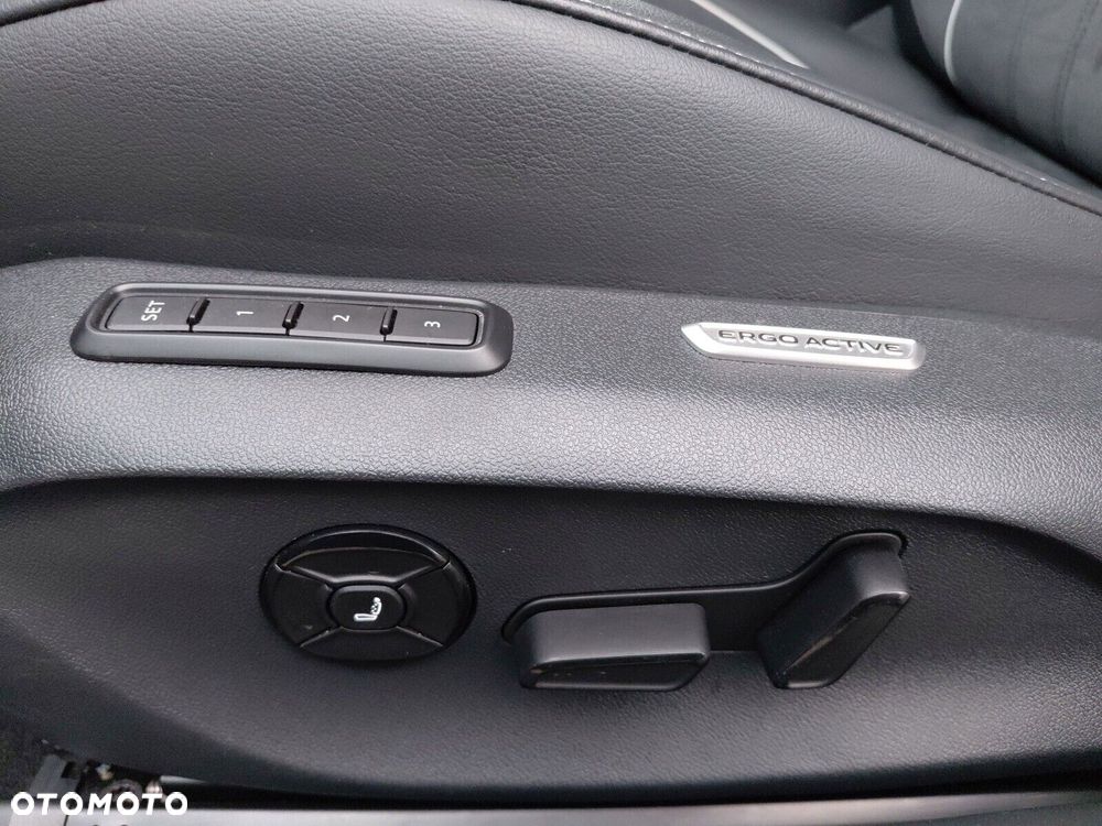 Volkswagen Passat - 11