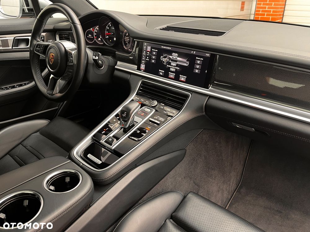 Porsche Panamera 4 - 32